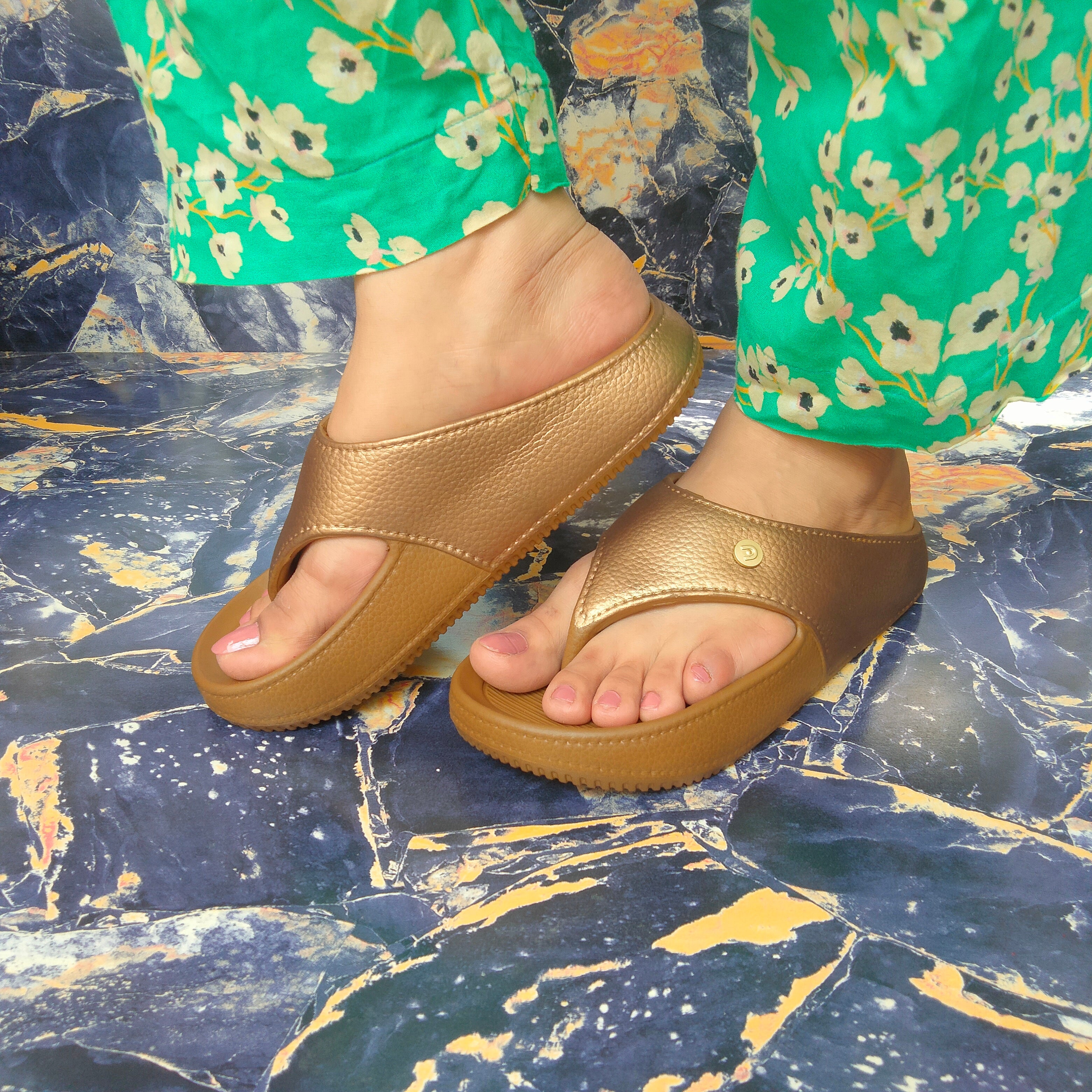 Long lasting slippers for women
