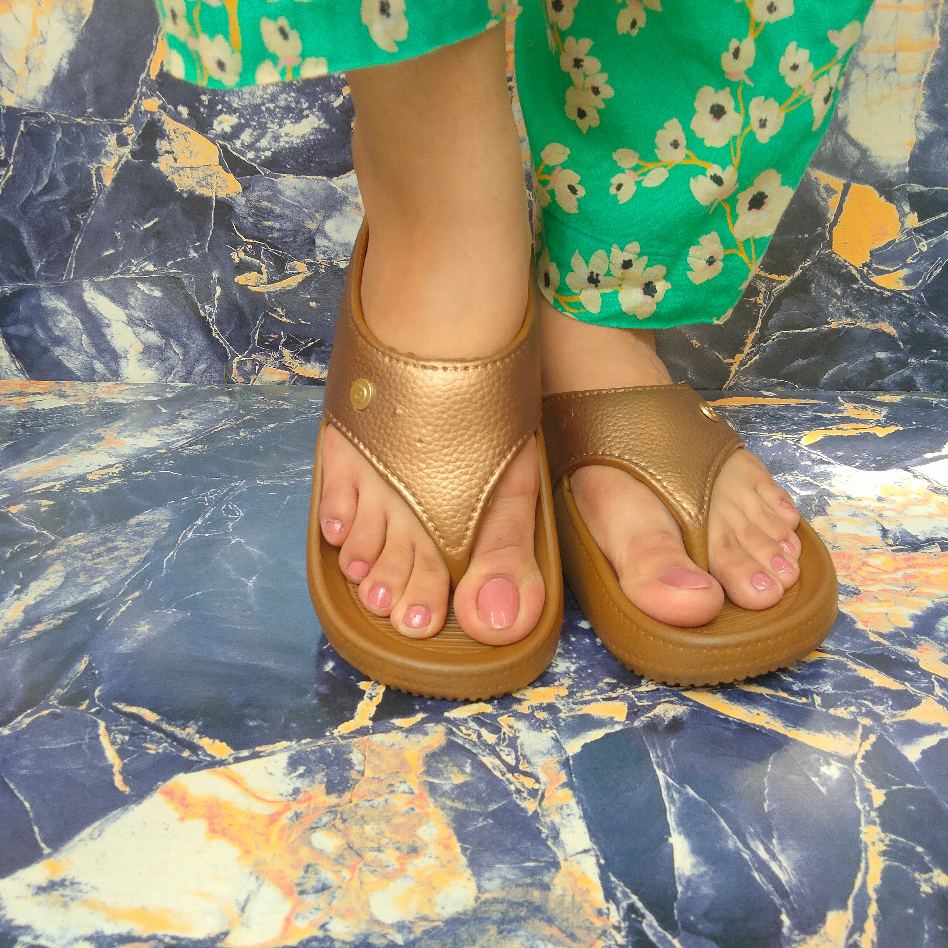 Long lasting slippers for women