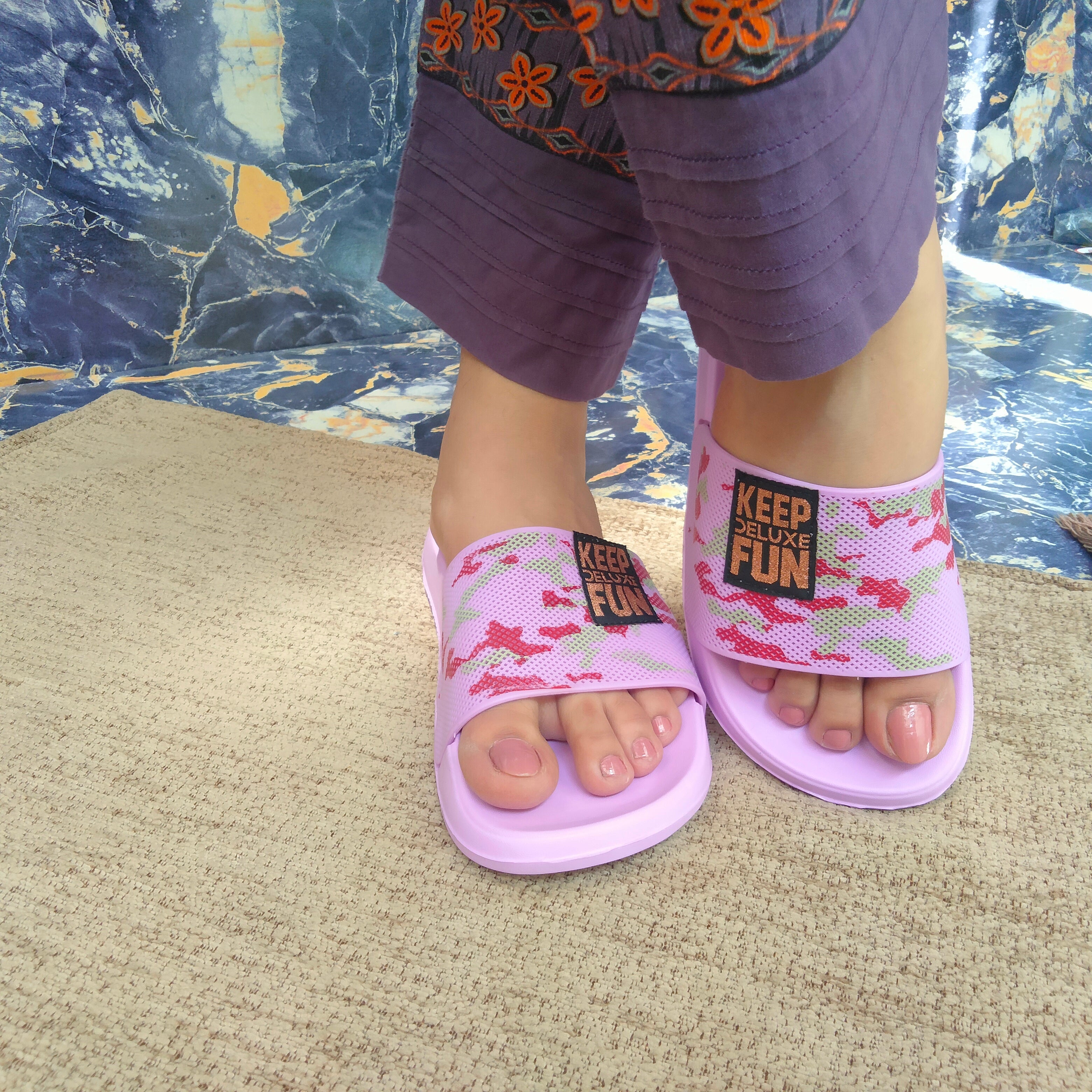 Flat sole slippers for girls