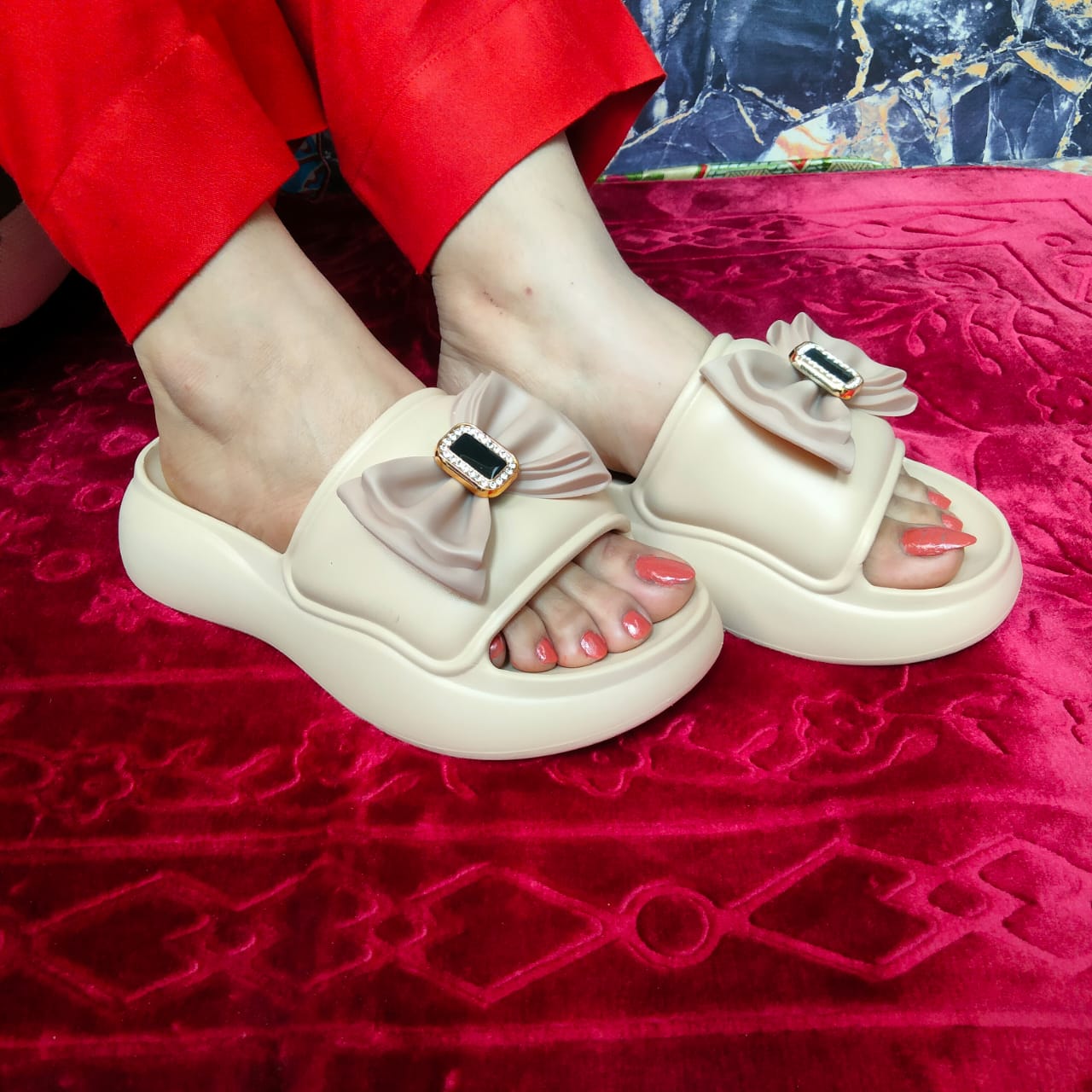 Deluxe shoes Thick and soft sole Ladies slippers