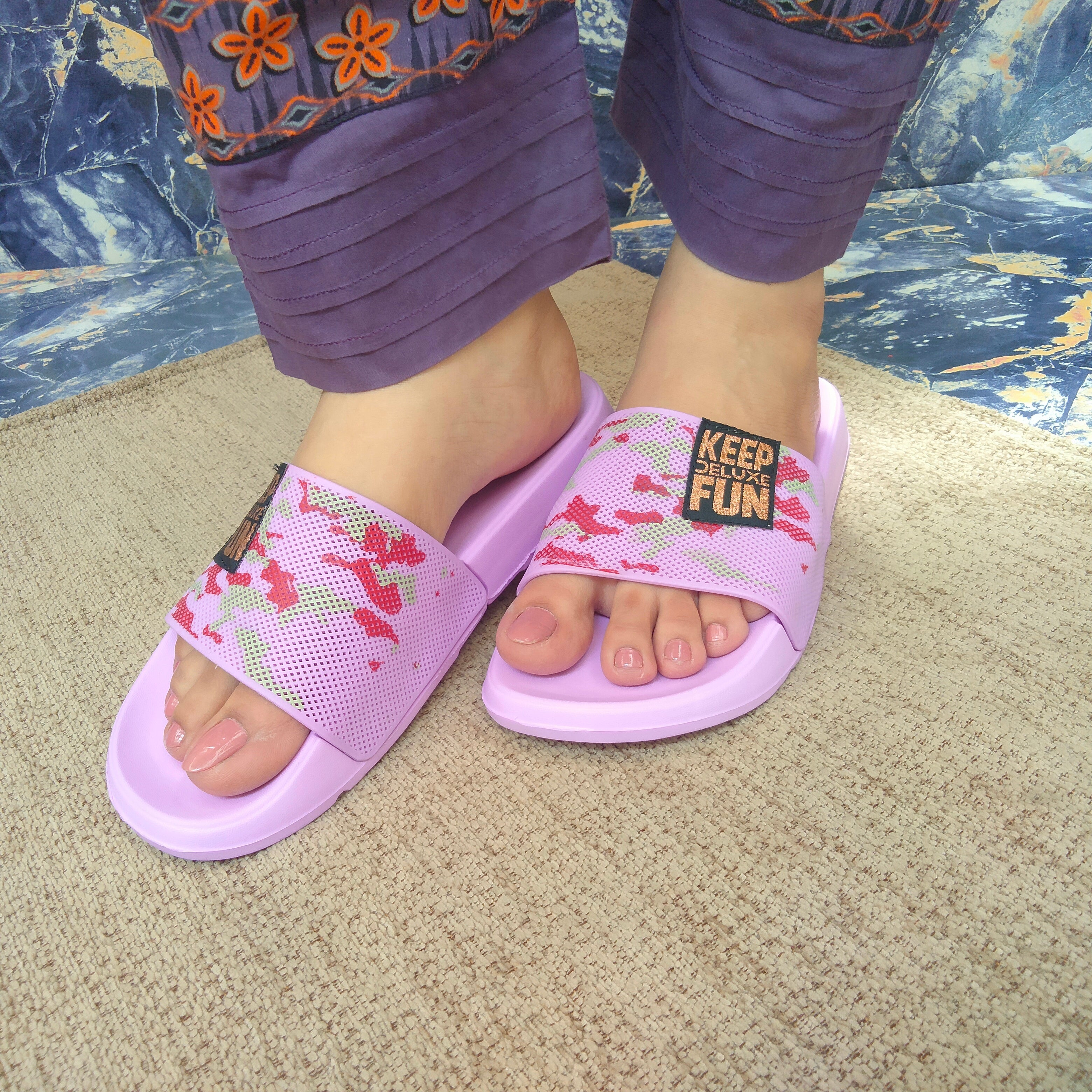 Flat sole slippers for girls