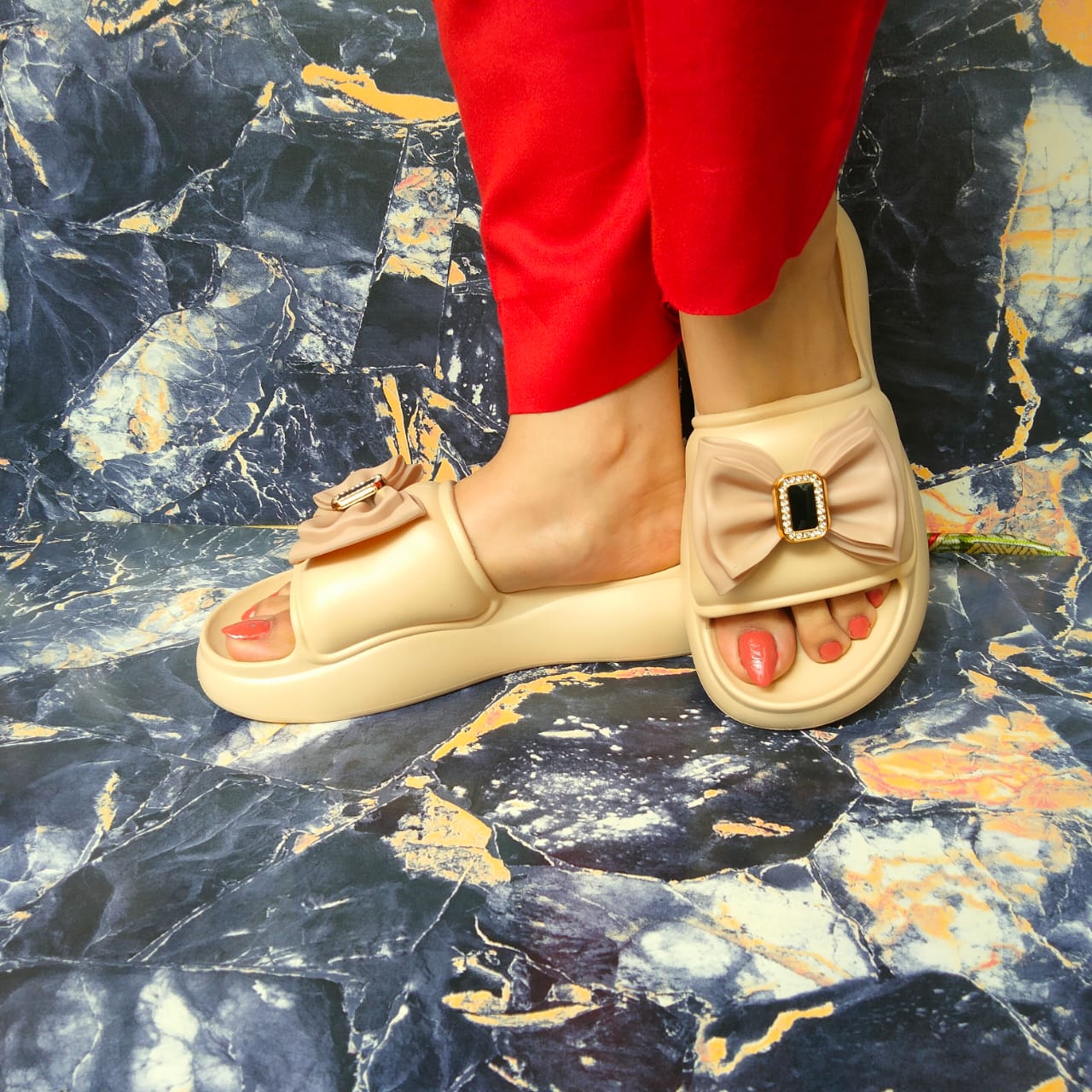Deluxe shoes Thick and soft sole Ladies slippers